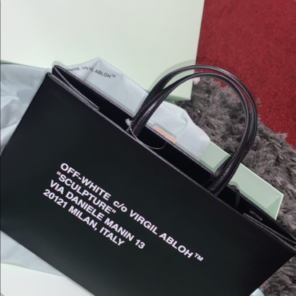 Off white tote size medium